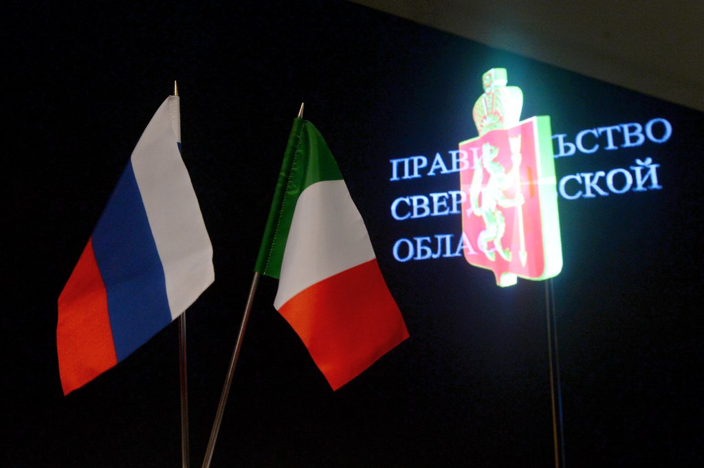 Российский и итальянский флаги