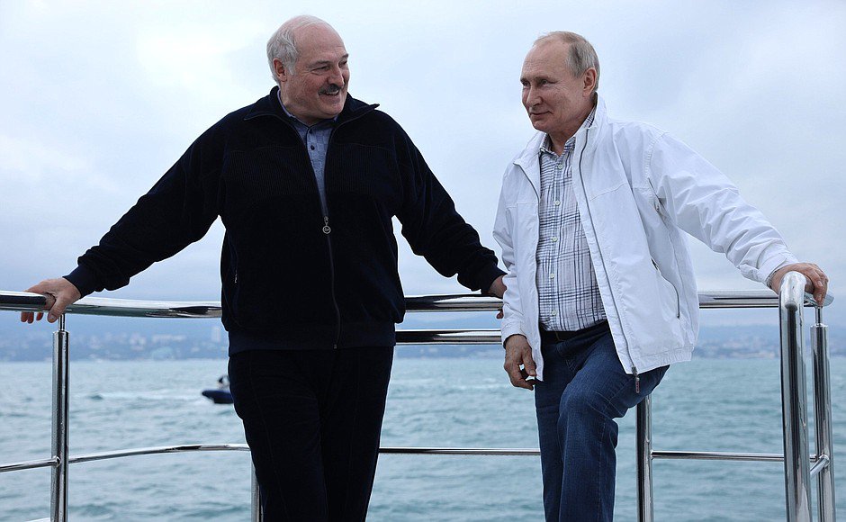 Владимир Путин и Александр Лукашенко совершают морскую прогулку на яхте