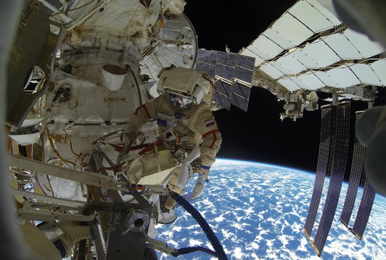 Фото: российского космонавта Сергея Кудь-Сверчкова, который выходил в открытый космос в ноябре 2020 года