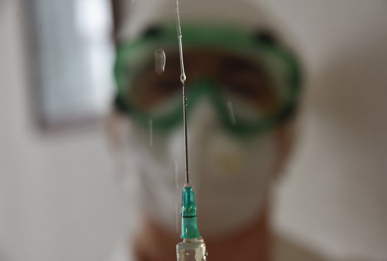 Министр отметил, что вакцинация остаётся добровольной. Фото: Алексей Кунилов