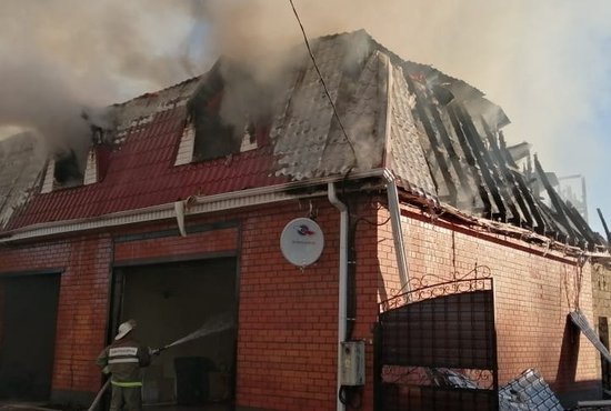 Второй этаж в ходе пожара сгорел полностью. Фото: пресс-служба ГУ МЧС по Свердловской области.
