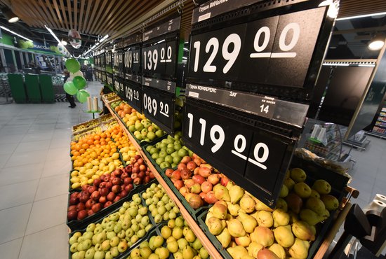 Этим летом овощи по цене почти сравнялись с заморскими фруктами Фото: Алексей Кунилов