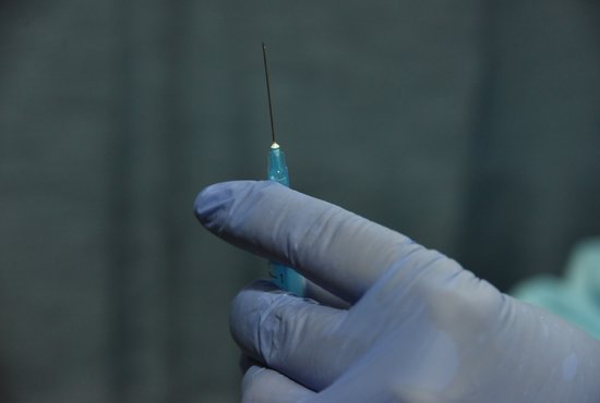 Обе вакцины вводятся внутримышечно. Фото: Алексей Кунилов