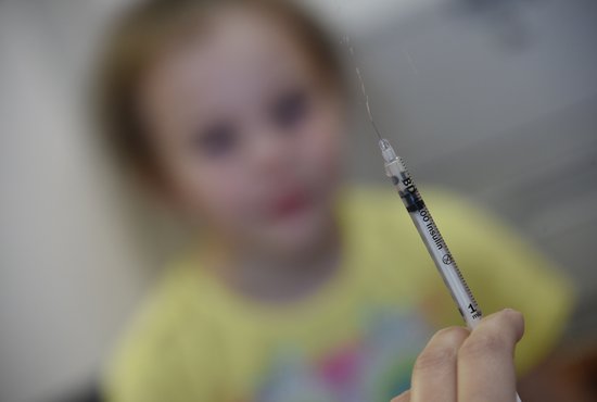 На Средний Урал поступило уже 1,3 млн доз вакцины от гриппа, что составляет только половину от заявочного объёма прививок. Фото: Алексей Кунилов.