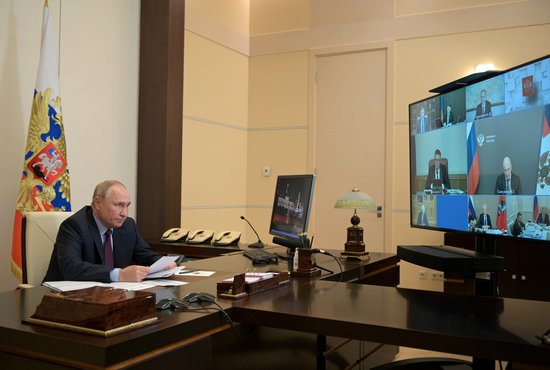 Помимо этого Президент России пообещал ежегодное повышение пенсий. Фото: пресс-служба Кремля.