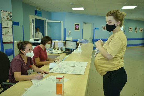 Беременных без COVID-19 будут лечить в роддоме ГКБ 14 Екатеринбурга. Фото: Галина Соловьёва.