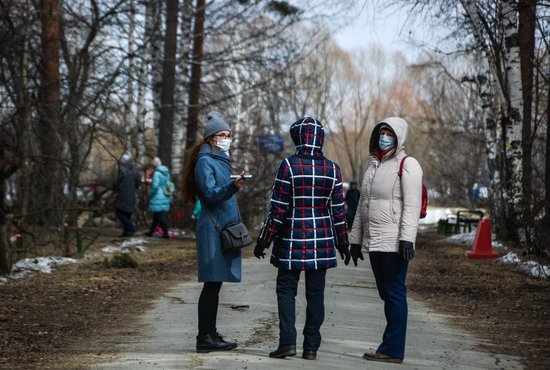 В Свердловской области за сутки зарегистрировали 730 случаев заражения коронавирусом. Фото: Галина Соловьёва.