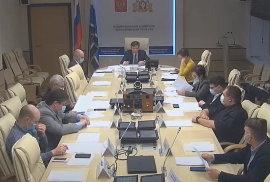 Владимир Русинов возглавил комиссию в 2018 году. Фото: скриншот записи заседания Облизбиркома