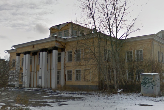 В других странах довоенные здания не сносят, а превращают в культурные центры. Фото: Google.Maps.