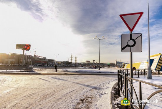 Ранее на участке проводилось строительство дорожного полотна и тротуаров. Фото: пресс-служба администрации Екатеринбурга/Алина Шешеня.