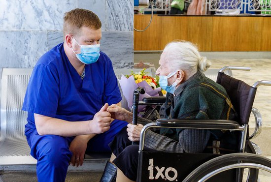 103-летнюю женщину вылечили меньше чем за 2 недели.  Фото: департамент информполитики Свердловской области