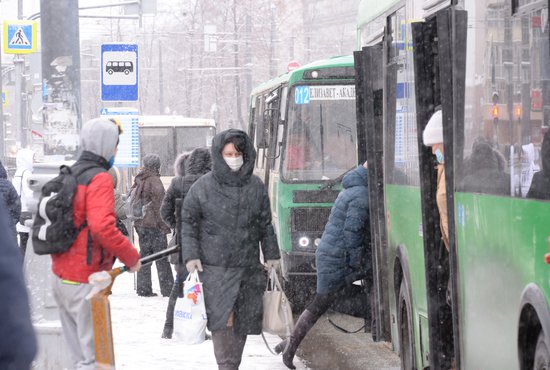 Схема движения шести автобусных маршрутов меняется из-за строительства развязки возле концерна "Калина". Фото: Павел Ворожцов.
