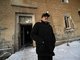 Геннадий Попов у входа в свой подвал. Фото: Галина Соловьёва