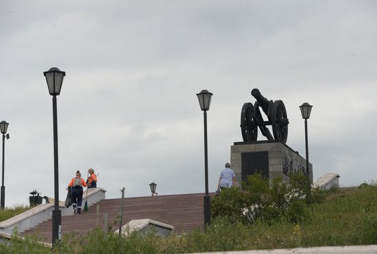 Один из предложенных вариантов установки стелы в Каменске-Уральском - на площадке за монументом "Пушка". Фото: Павел Ворожцов.