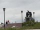 Один из предложенных вариантов установки стелы в Каменске-Уральском - на площадке за монументом "Пушка". Фото: Павел Ворожцов.