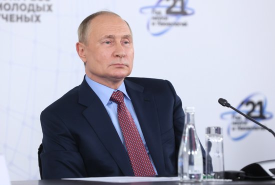 Владимир Путин согласился с мнением уральского учёного. Фото: пресс-служба Кремля.