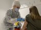 Инфекционисты убеждены: вакцинация, в том числе детей, поможет остановить распространение коронавируса. Фото: Павел Ворожцов