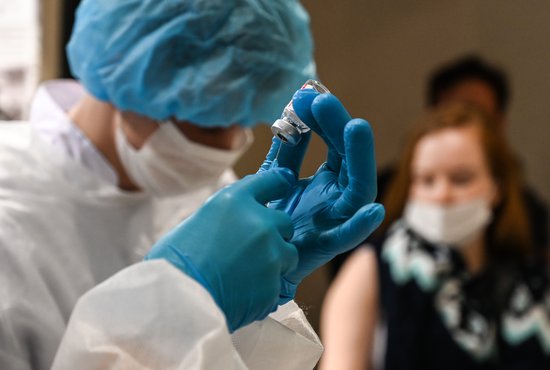 Минздрав включил вакцинацию подростков от ковида в нацкалендарь. Фото: Галина Соловьёва