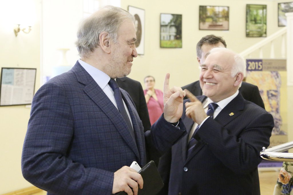 2015 г. С Валерием Гергиевым (слева).  Фото: Предоставлено Свердловской филармонией