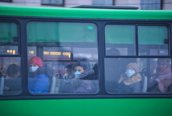 В транспорте необходимо соблюдать масочный режим. Фото: Галина Соловьёва