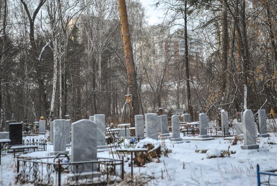 Теперь граждане могут сами выбрать подрядчика, который подготовит участок для захоронения. Фото: Галина Соловьёва
