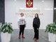 Вместе с мамой школьница посетила здание Госдумы, расположенное на Охотском ряду. Фото: департамент информполитики Свердловской области