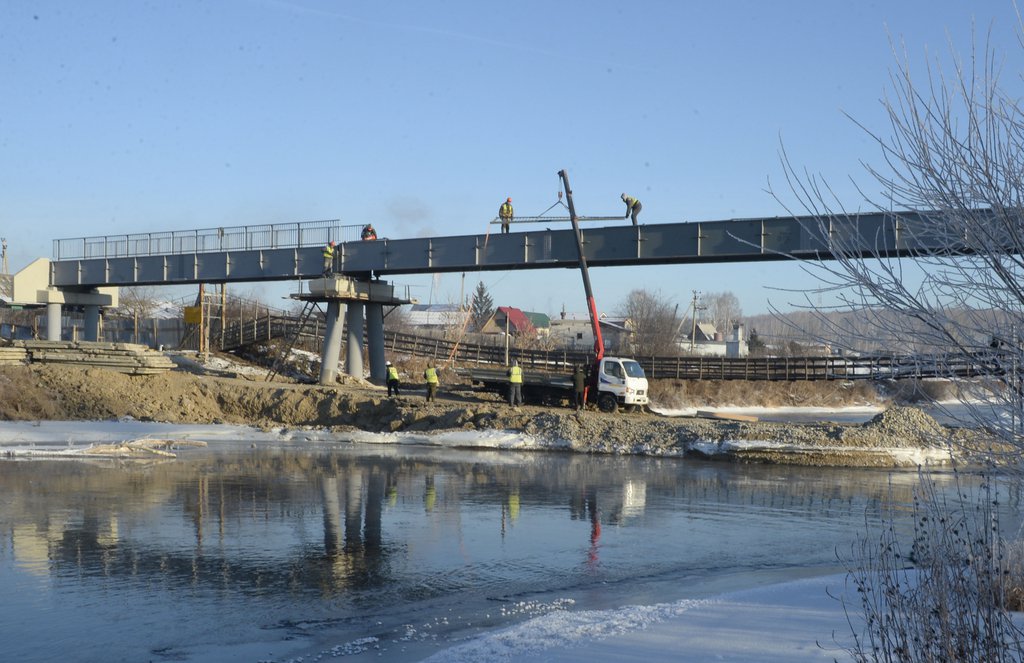 Новый мост из деревни Черноскутова  в село Новоисетское (Каменский район)  появился спустя 40 лет. Фото: Павел Ворожцов