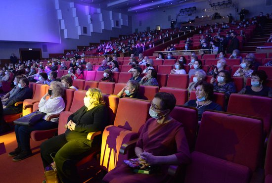Требования сохранять социальную дистанцию и ограничения по заполняемости кинотеатров отменены. Фото: Павел Ворожцов