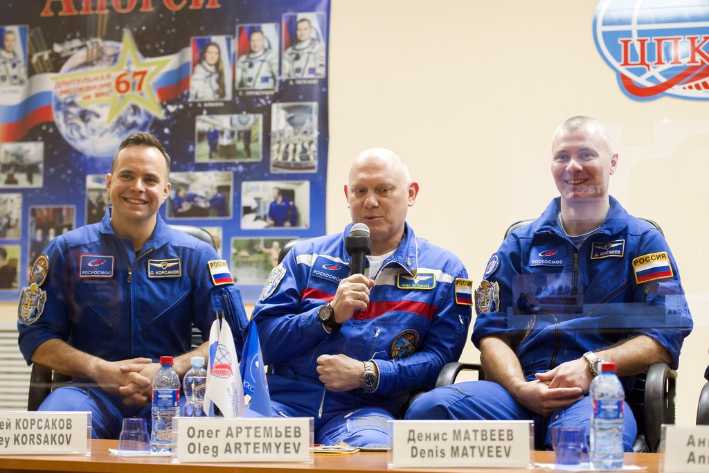 Трое россиян отправились в космос