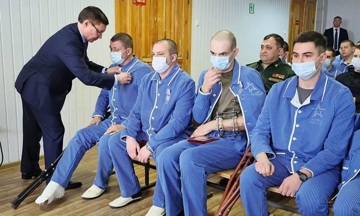 Владимир Якушев вручил госнаграды раненным в ходе спецоперации военным