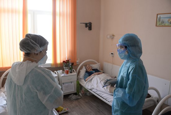 За день в Москве выявили 644 новых пациентов с ковидом, в Санкт-Петербурге — 608, в Московской области — 440. Фото: Павел Ворожцов