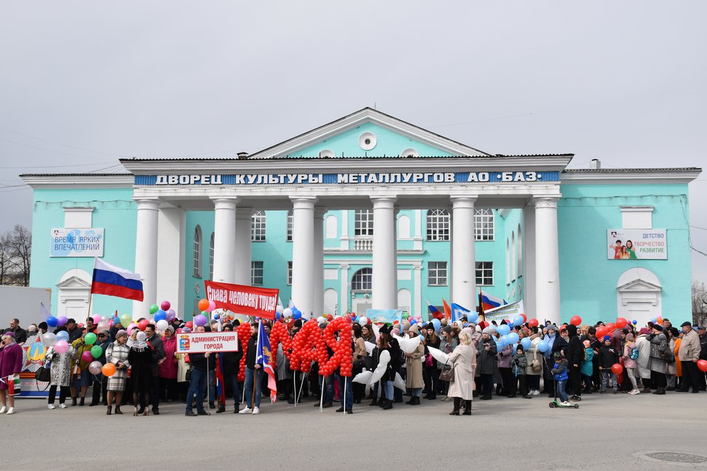 Праздничное шествие в Краснотурьинске