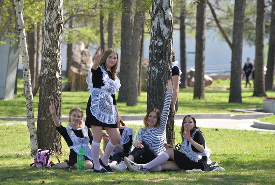 Последние звонки для учеников 11-х классов прозвучат в 12:00 25 мая. Фото: Павел Ворожцов