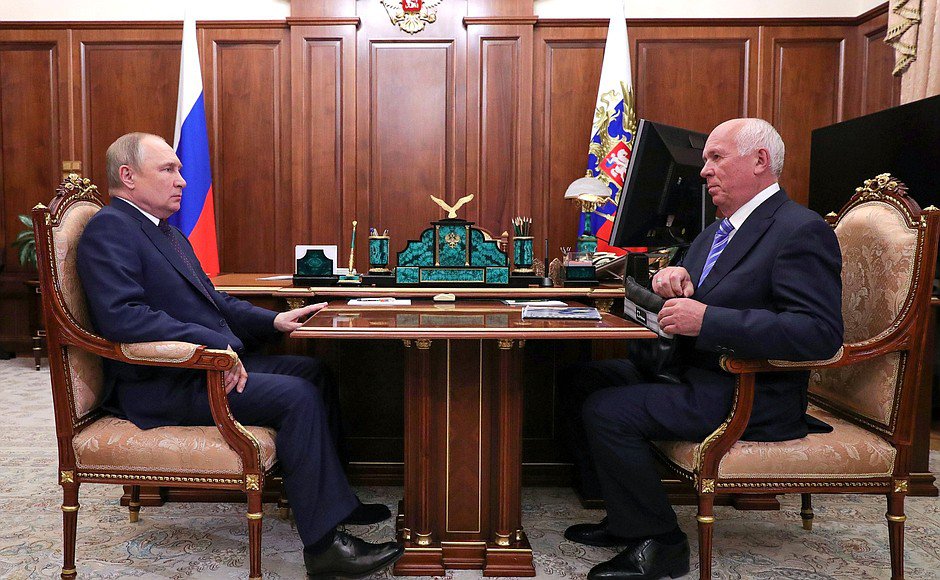 Владимир Путин провел встречу с Сергеем Чемезовым