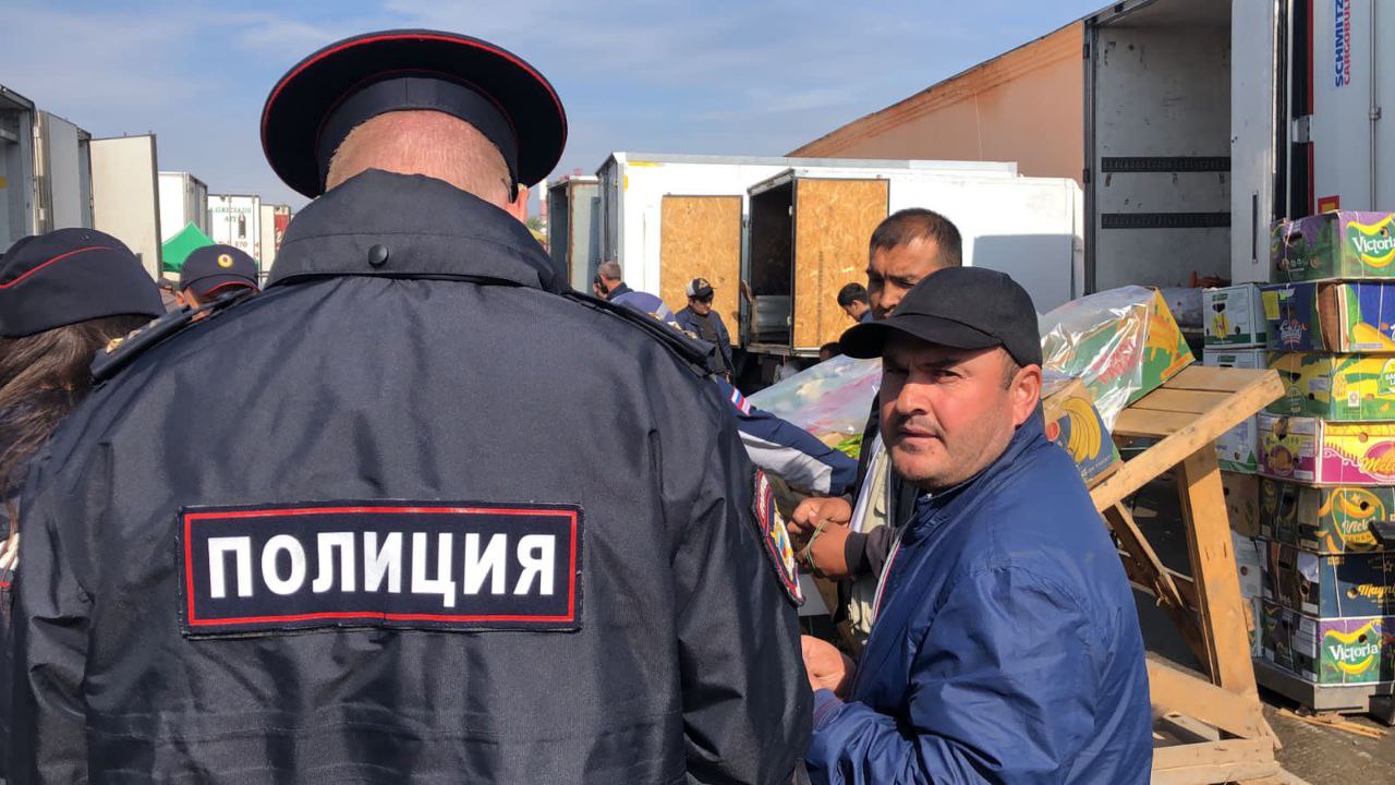 В Екатеринбурге ФСБ и полиция проверили иностранцев на соблюдение  миграционного законодательства: Общество: Облгазета