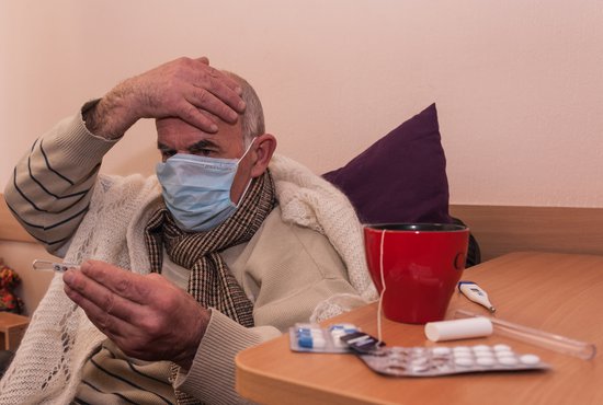 Число заболевших ОРВИ и гриппом продолжает расти. Фото: Александр Исаков