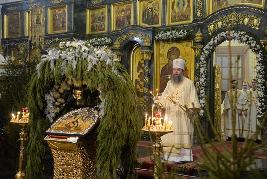 В храмах Екатеринбурга стартовали праздничные Рождественские богослужения. Фото: Павел Ворожцов