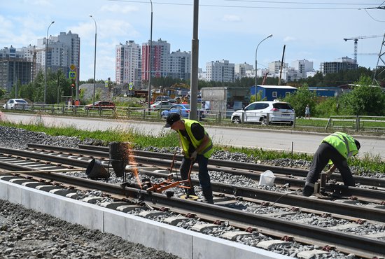 Строительство трамвайной линии ведется с опережением сроков. Фото: Алексей Кунилов