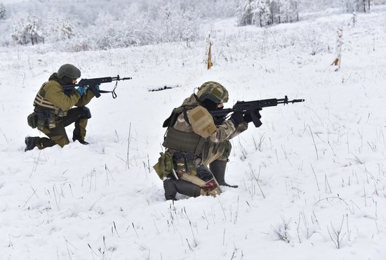 Добровольцы получат удостоверения ветерана боевых действий. Фото: Алексей Кунилов