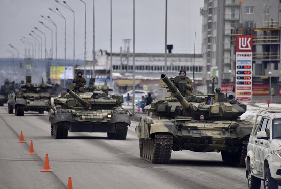 С 4 апреля в Екатеринбурге начнутся репетиции парада Победы. Фото: Полина Зиновьева