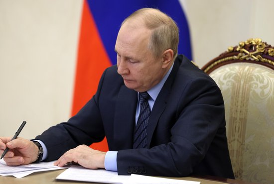 Распоряжение Владимира Путина о поощрении опубликовано на сайте Кремля. Фото: пресс-служба Кремля