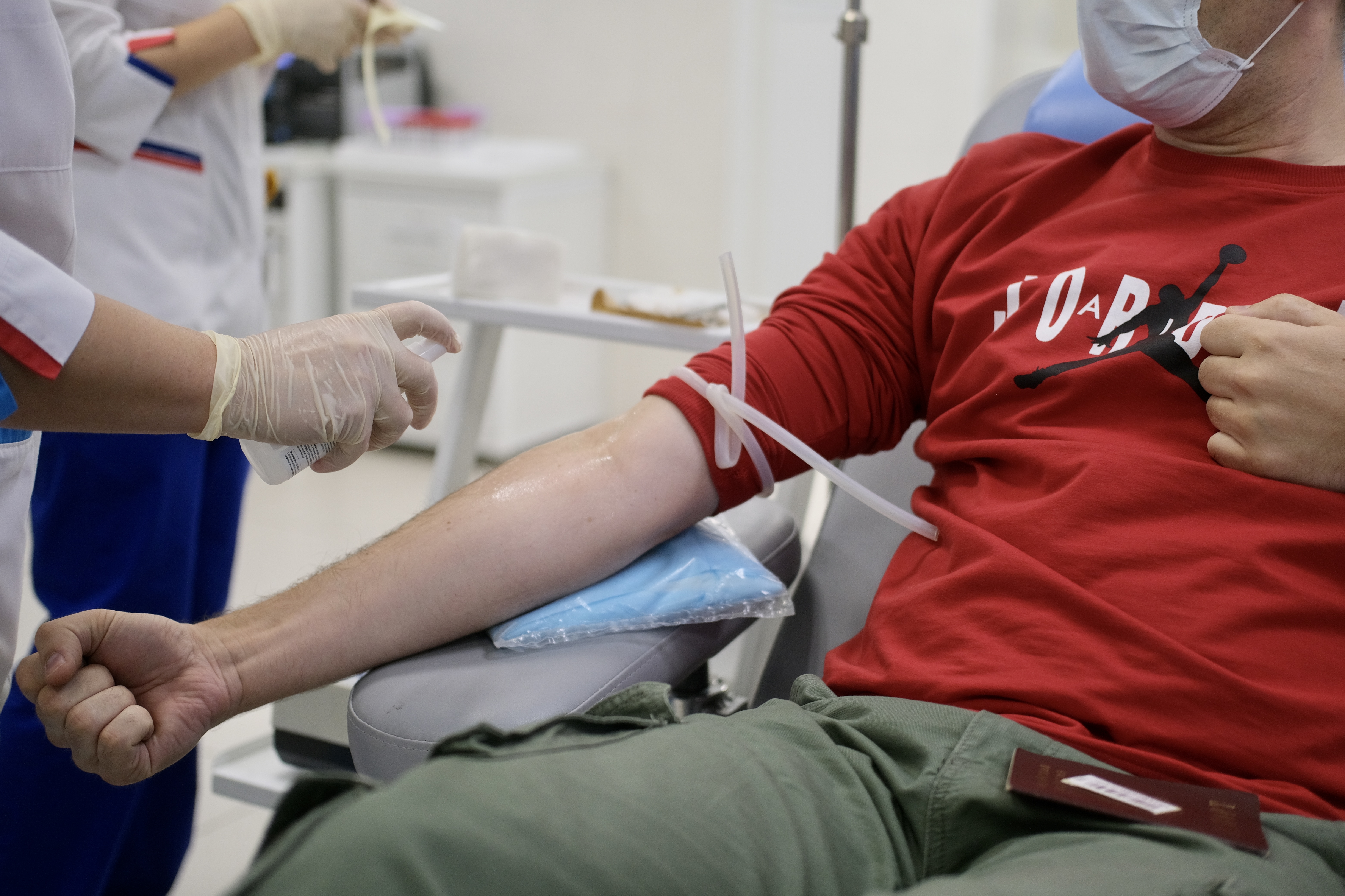 Сдать кровь на донорство екатеринбург. Донор крови. Всемирный день донора.