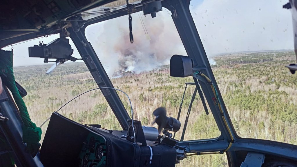 Авиация Росгвардии принимает участие в тушении масштабного пожара вблизи поселка Буланаш