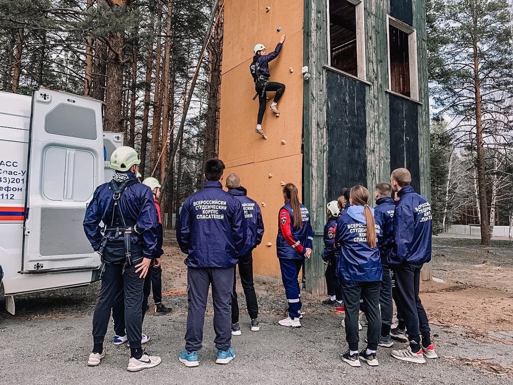 В лагере «Дружба» студенты-спасатели оттачивали альпинистское мастерство. Фото: Свердловское Региональное Отделение ВСКС