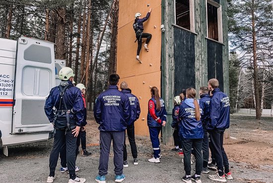 В лагере «Дружба» студенты-спасатели оттачивали альпинистское мастерство. Фото: Свердловское Региональное Отделение ВСКС