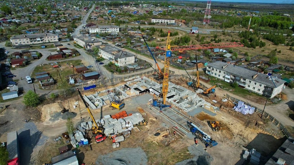 Строители возводят дома с опережением графика. Фото: Анатолий Ероховец