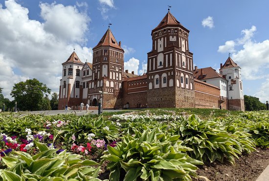 Мирский замок переносит нас в Средневековье. Фото: Борис Ярков