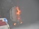 В результате пожара на площади 5 кв. м. полностью сгорел дорогой внедорожник Jeep Cherokee, повреждено лакокрасочное покрытие у "ВАЗ 2105". Фото: Алексей Кунилов