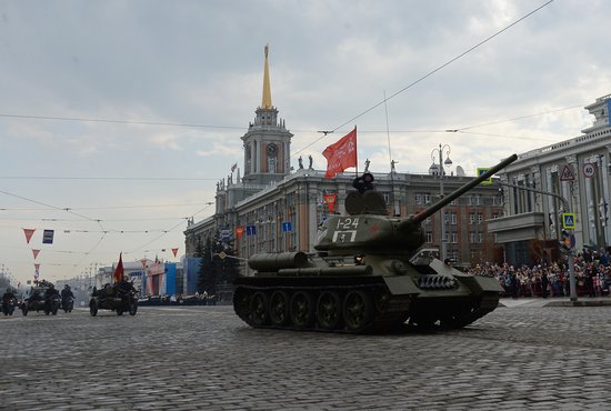 В Параде Победы в Екатеринбурге участвовали 2 тысячи человек и 91 единица техники. Фото: Павел Ворожцов