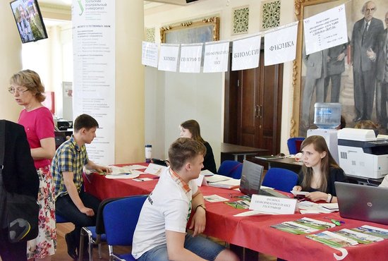 Уже на этой неделе в российских вузах и колледжах начинается приёмная кампания. Фото: Алексей Кунилов